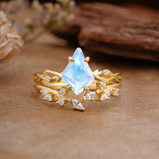 Fashion 4-Prong Kite-Cut Moonstone Bridal Ring Set