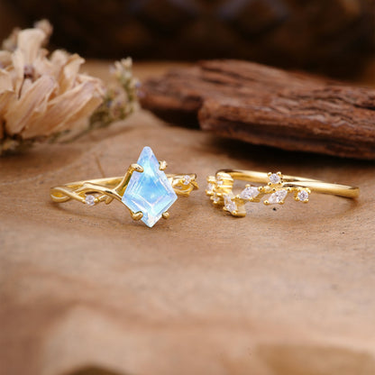 Fashion 4-Prong Kite-Cut Moonstone Bridal Ring Set