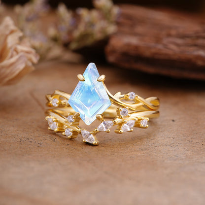 Fashion 4-Prong Kite-Cut Moonstone Bridal Ring Set