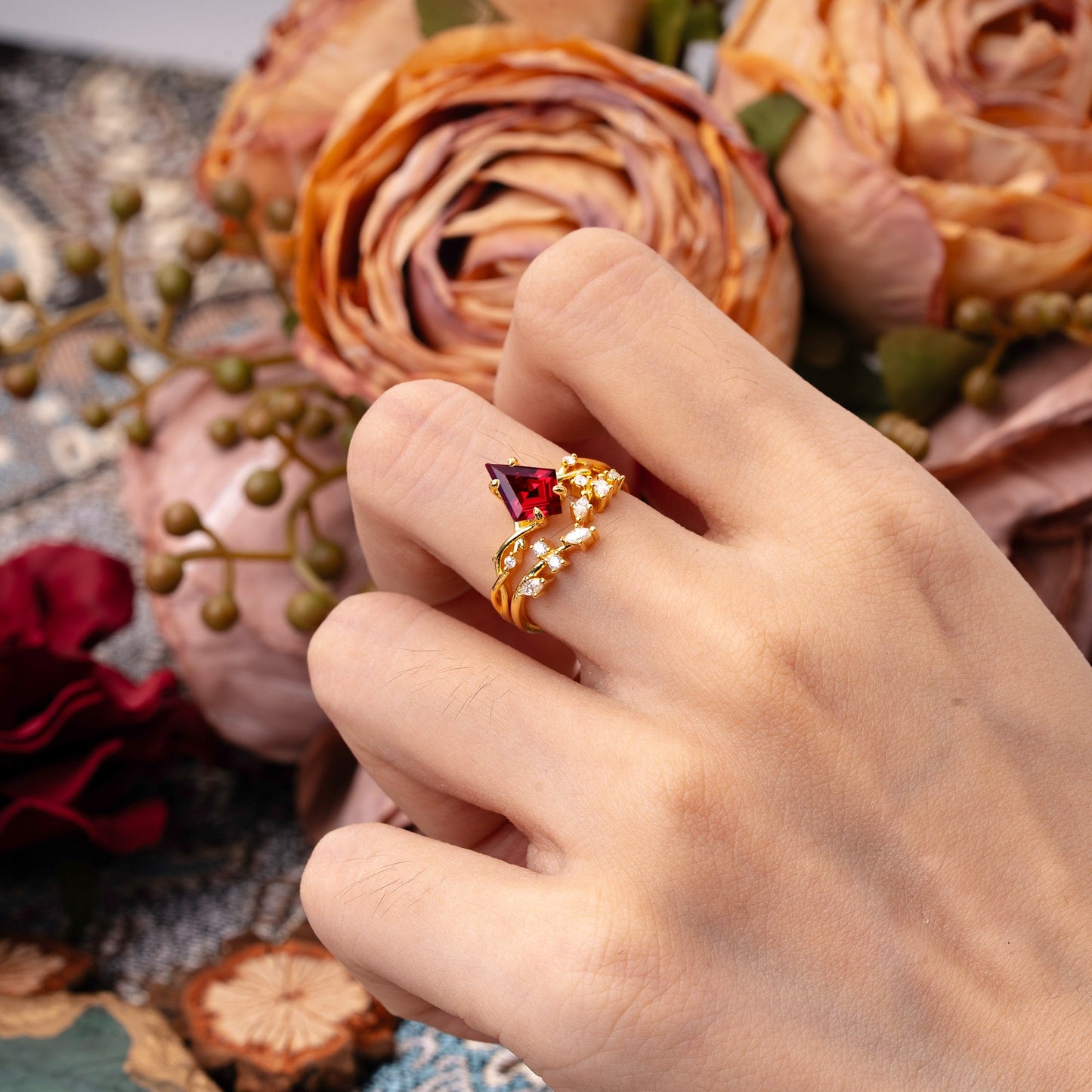Fashion 4-Prong Kite-Cut Ruby Bridal Ring Set