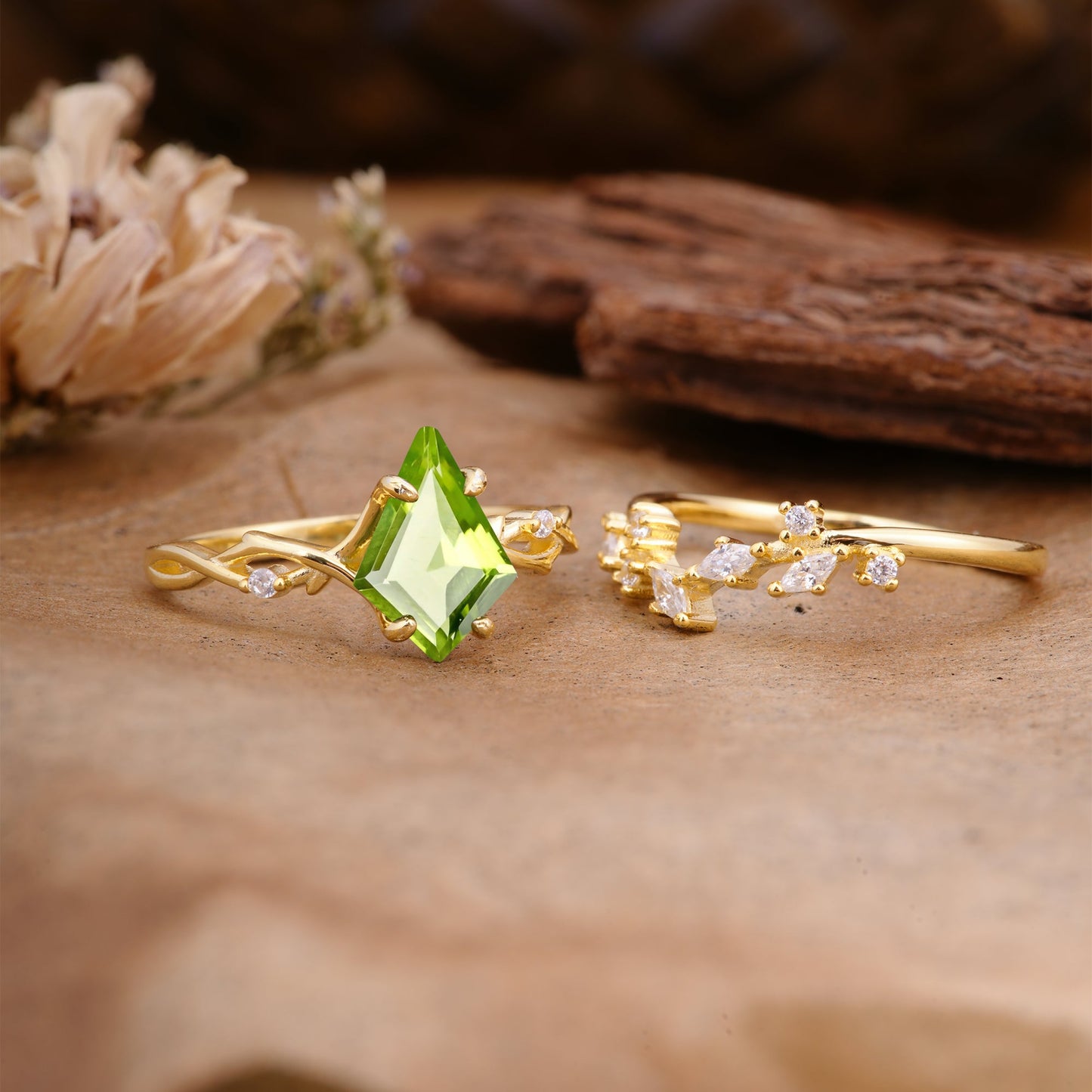 Fashion 4-Prong Kite-Cut Peridot Bridal Ring Set