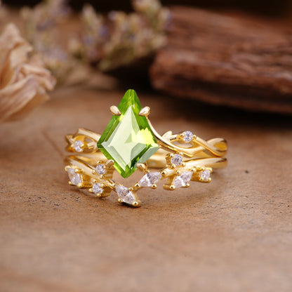 Fashion 4-Prong Kite-Cut Peridot Bridal Ring Set