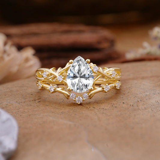 Nature-Inspired Pear-Cut Lab Diamond Bridal Ring Set