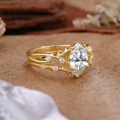 Nature-Inspired Pear-Cut Lab Diamond Bridal Ring Set