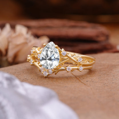 Nature-Inspired Pear-Cut Lab Diamond Bridal Ring Set