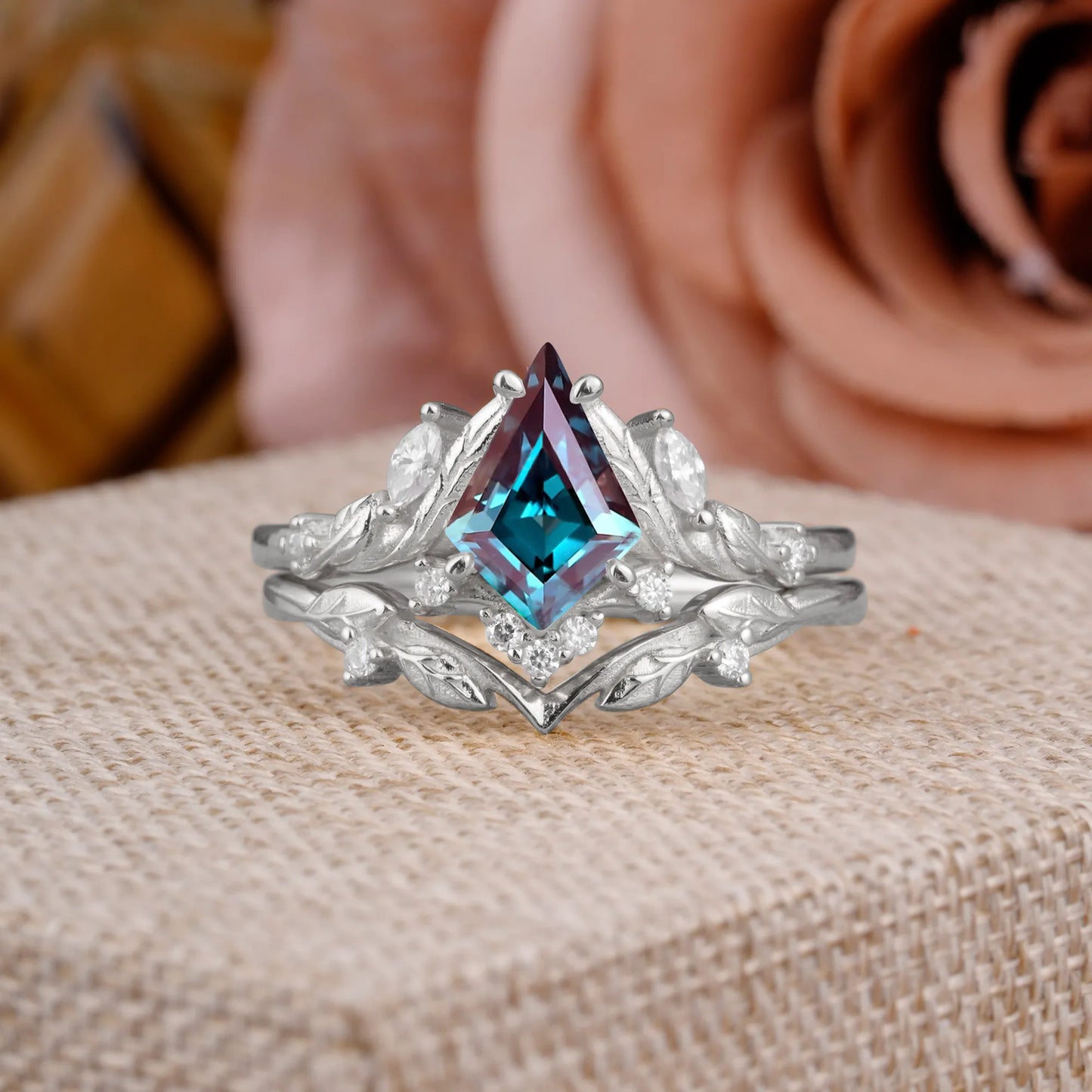 Nature Inspired The Dreamy Kite- Cut Alexandrite with Fantasy Leaf Gold Ring Set