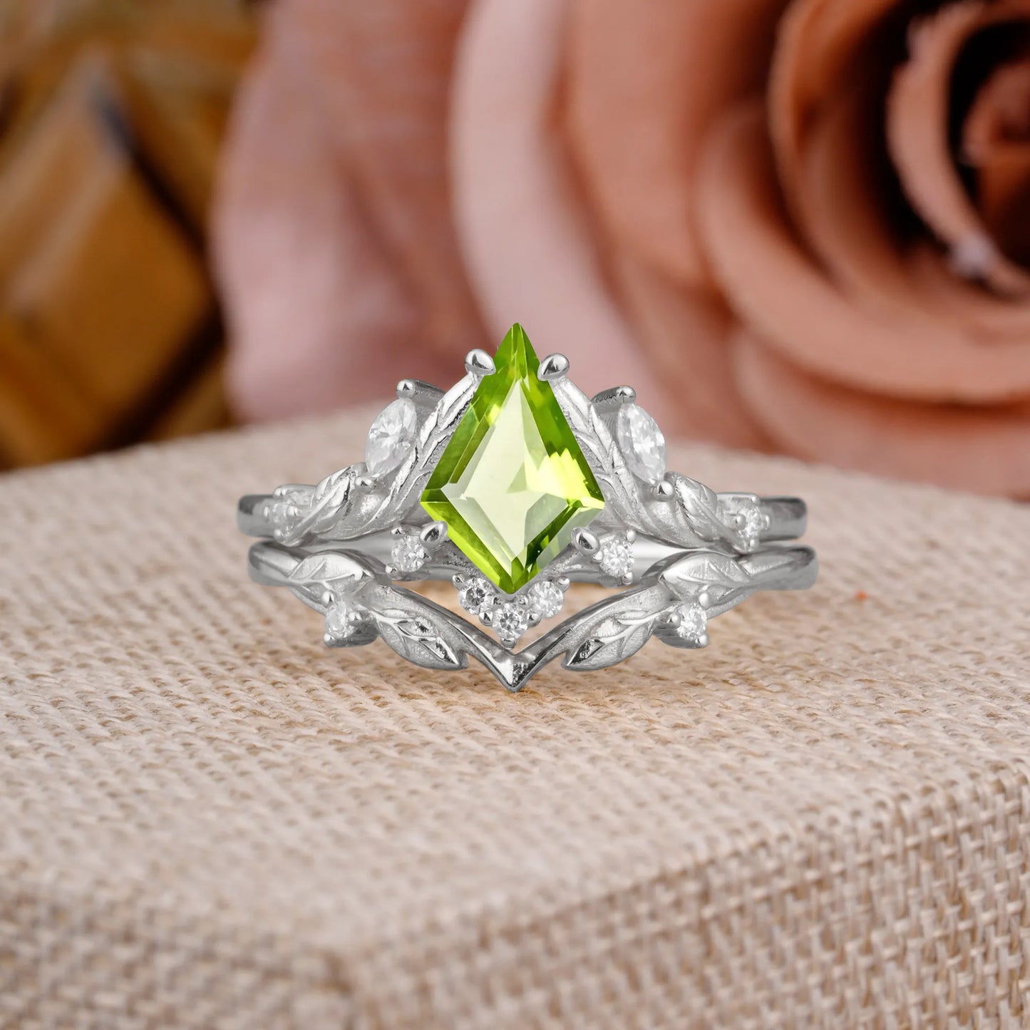 Nature Inspired The Dreamy Kite- Cut Peridot with Fantasy Leaf Gold Ring Set