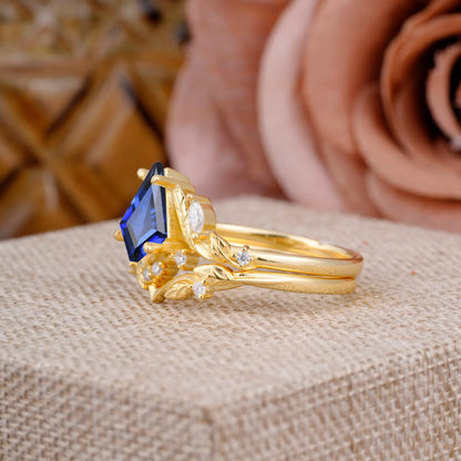 Nature Inspired The Dreamy Kite- Cut Sapphire with Fantasy Leaf Gold Ring Set