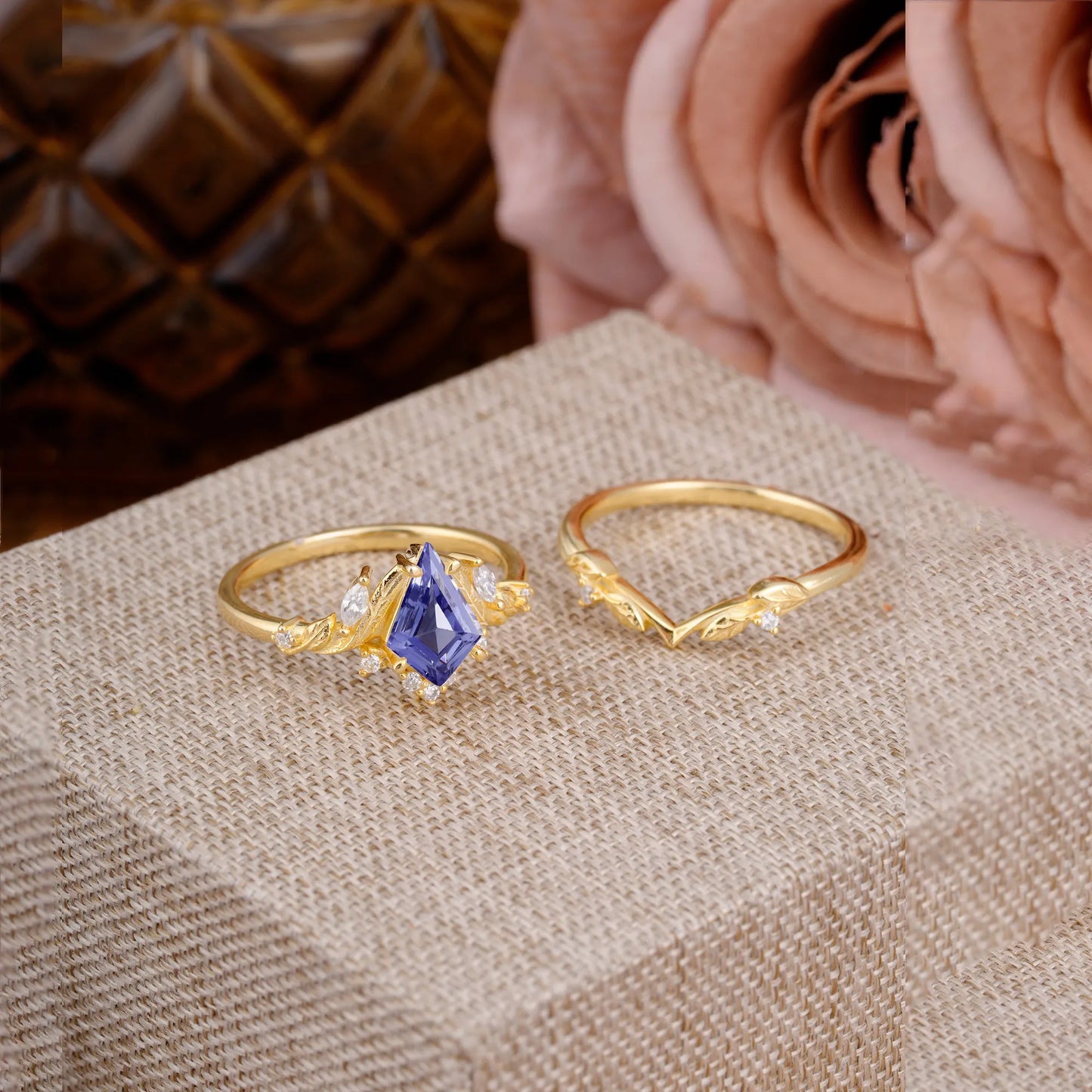 Nature Inspired The Dreamy Kite- Cut Tanzanite with Fantasy Leaf Gold Ring Set