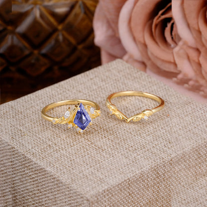 Nature Inspired The Dreamy Kite- Cut Tanzanite with Fantasy Leaf Gold Ring Set