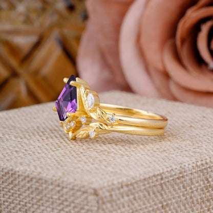 Nature Inspired The Dreamy Kite- Cut Natural Amethyst with Fantasy Leaf Gold Ring Set