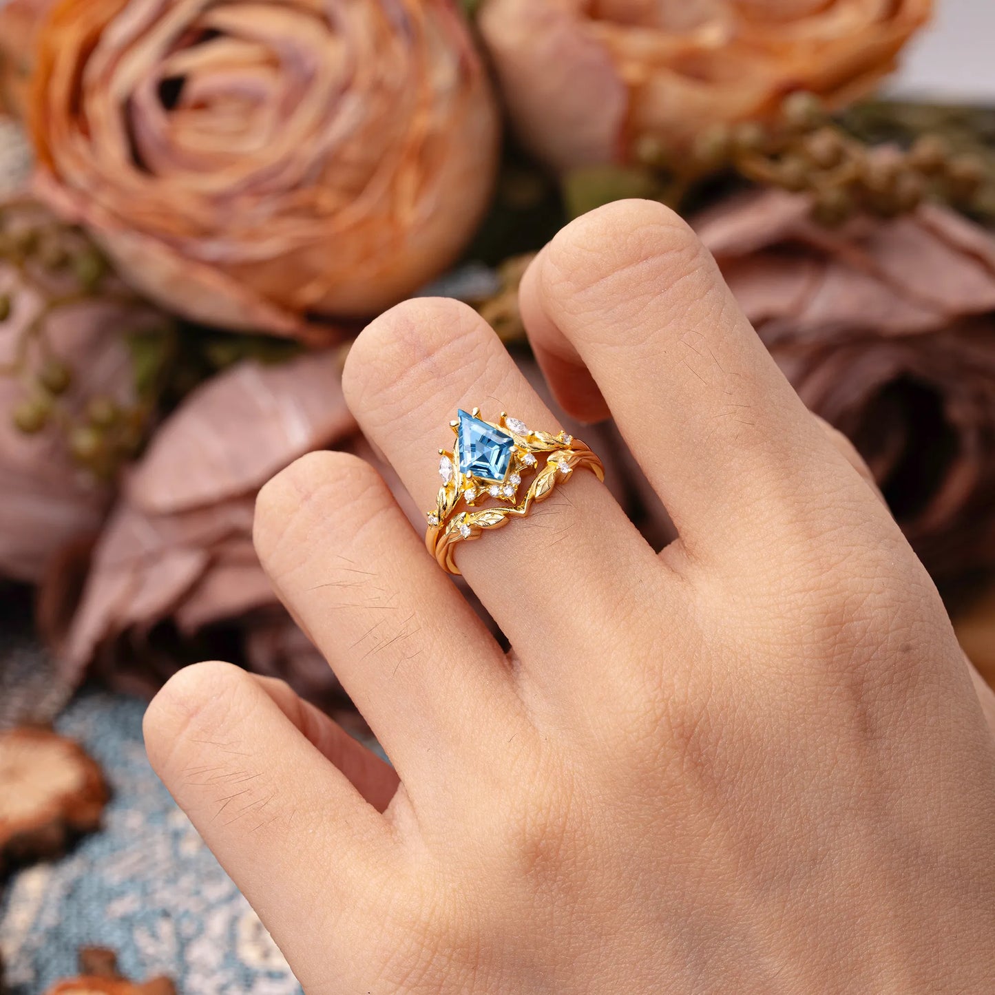 Nature Inspired The Dreamy Kite- Cut Aquamarine with Fantasy Leaf Gold Ring Set