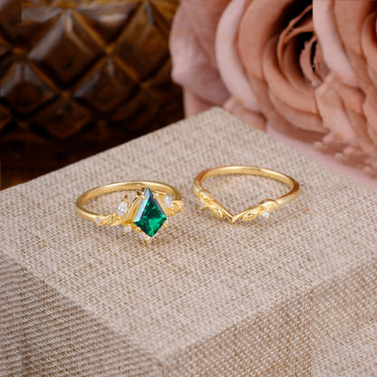 Nature Inspired The Dreamy Kite- Cut Emerald with Fantasy Leaf Gold Ring Set