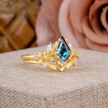 Nature Inspired The Dreamy Kite- Cut Alexandrite with Fantasy Leaf Gold Ring Set