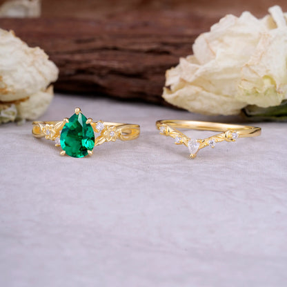 Art Nouveau 5-Prong Pear Cut Emerald Ring
