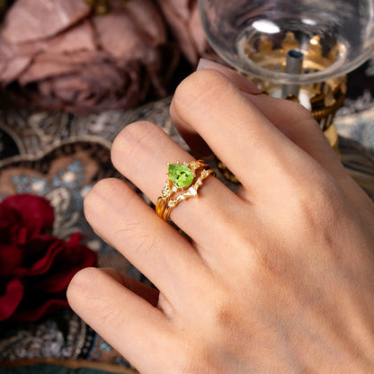 Art Nouveau 5-Prong Pear Cut Peridot Ring