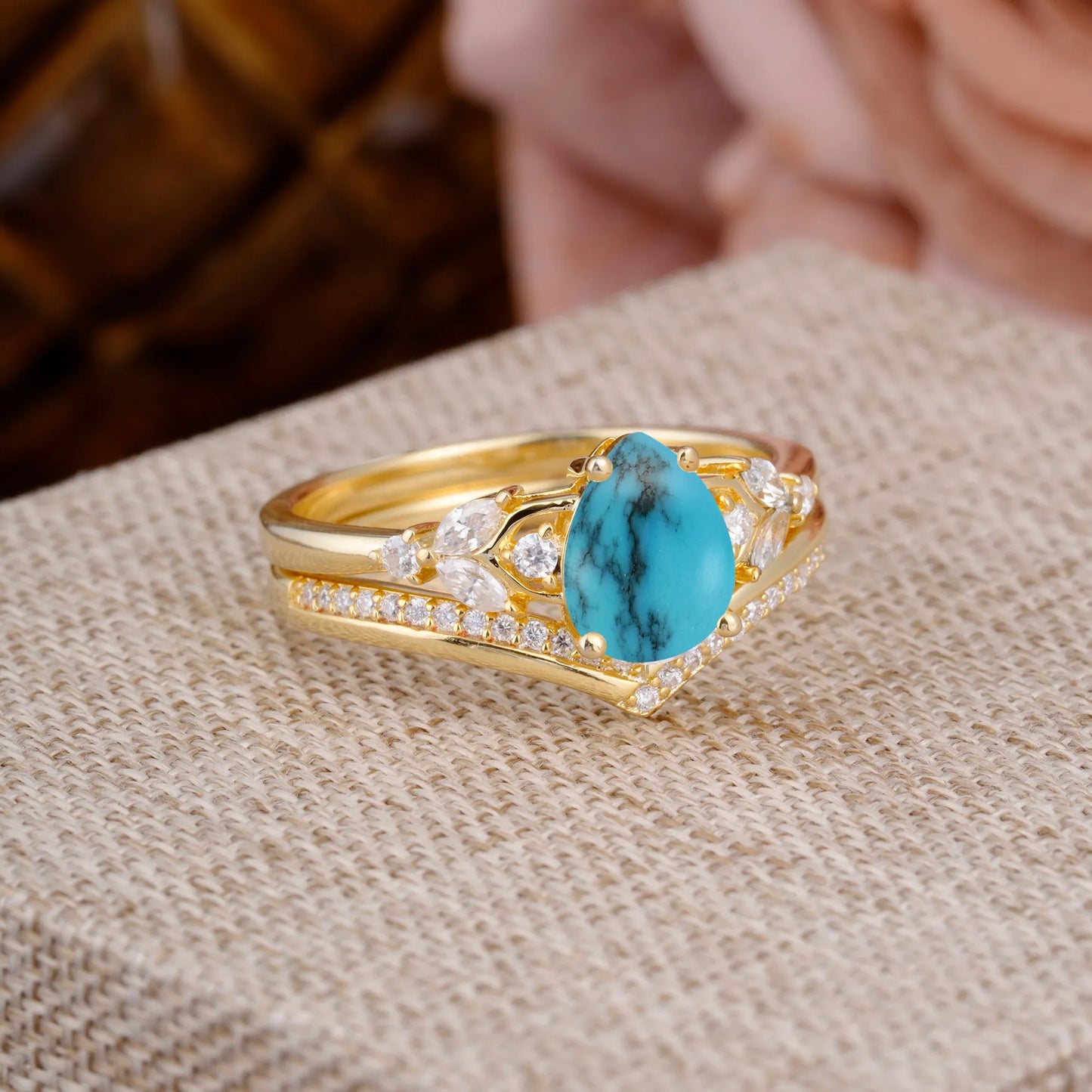 Luxurious Vintage-Inspired 4-Prong Pear-Cut Turquoise Engagement Ring Set