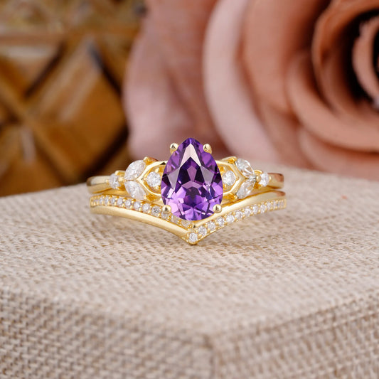 Luxurious Vintage-Inspired 4-Prong Pear-Cut Amethyst Engagement Ring Set