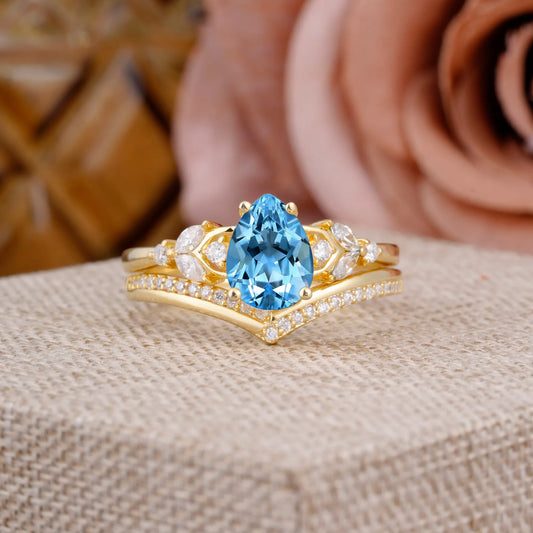 Luxurious Vintage-Inspired 4-Prong Pear-Cut Aquamarine Engagement Ring Set