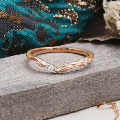 Nature Inspired Exquisite Minimalist Moissanite Curved Wedding Band
