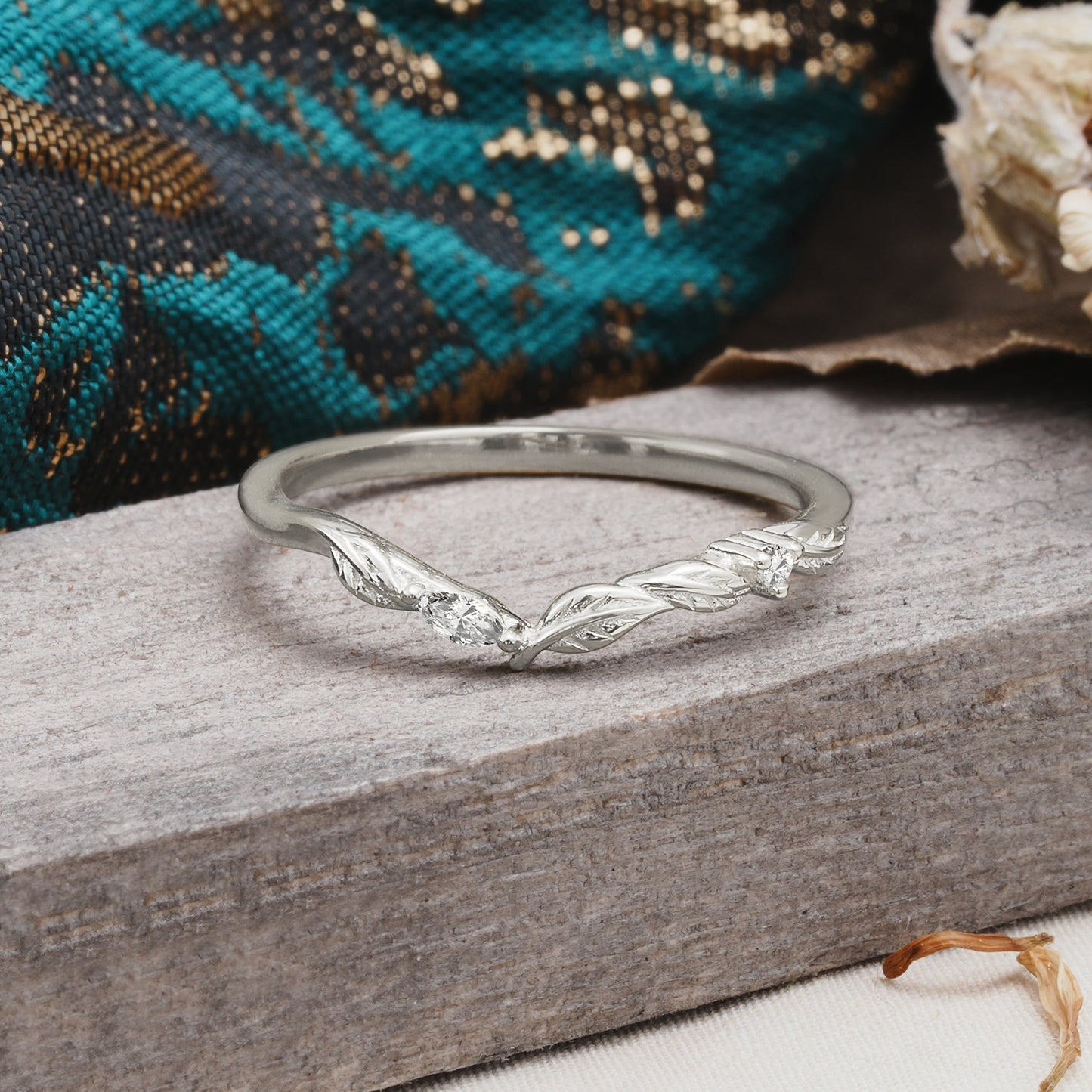 Nature Inspired Exquisite Minimalist Moissanite Curved Wedding Band