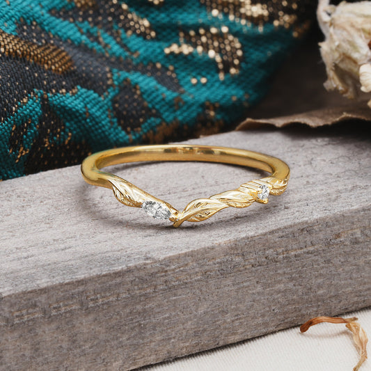 Nature Inspired Exquisite Minimalist Moissanite Curved Wedding Band