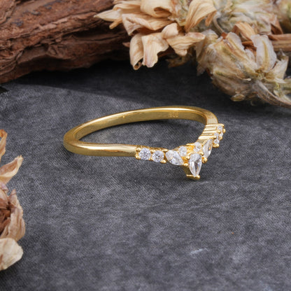 Vintage Pear Cut Moissanite Curved Wedding Ring for Women