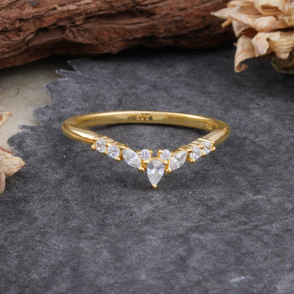 Vintage Pear Cut Moissanite Curved Wedding Ring for Women