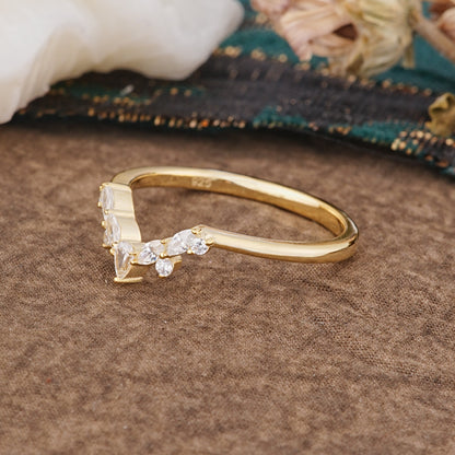 Pear Cut Moissanite Curved Wedding Ring for Women
