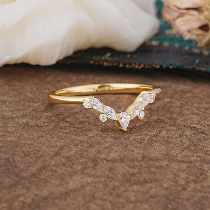 Pear Cut Moissanite Curved Wedding Ring for Women