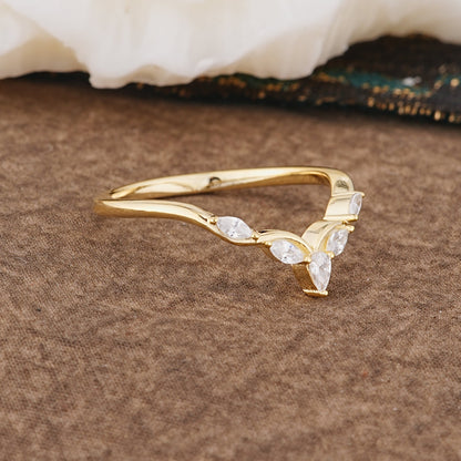 Simple Pear Cut Moissanite Curved Wedding Ring