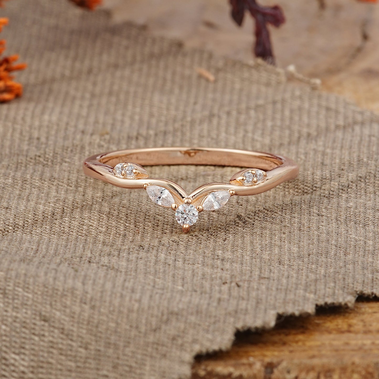 Minimalist Round Cut Moissanite Curved Wedding Ring