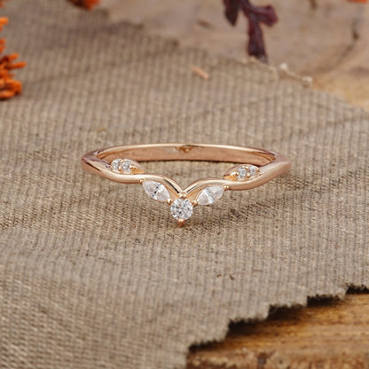 Minimalist Round Cut Moissanite Curved Wedding Ring
