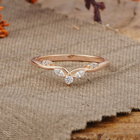 Minimalist Round Cut Moissanite Curved Wedding Ring