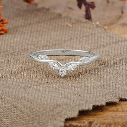Minimalist Round Cut Moissanite Curved Wedding Ring