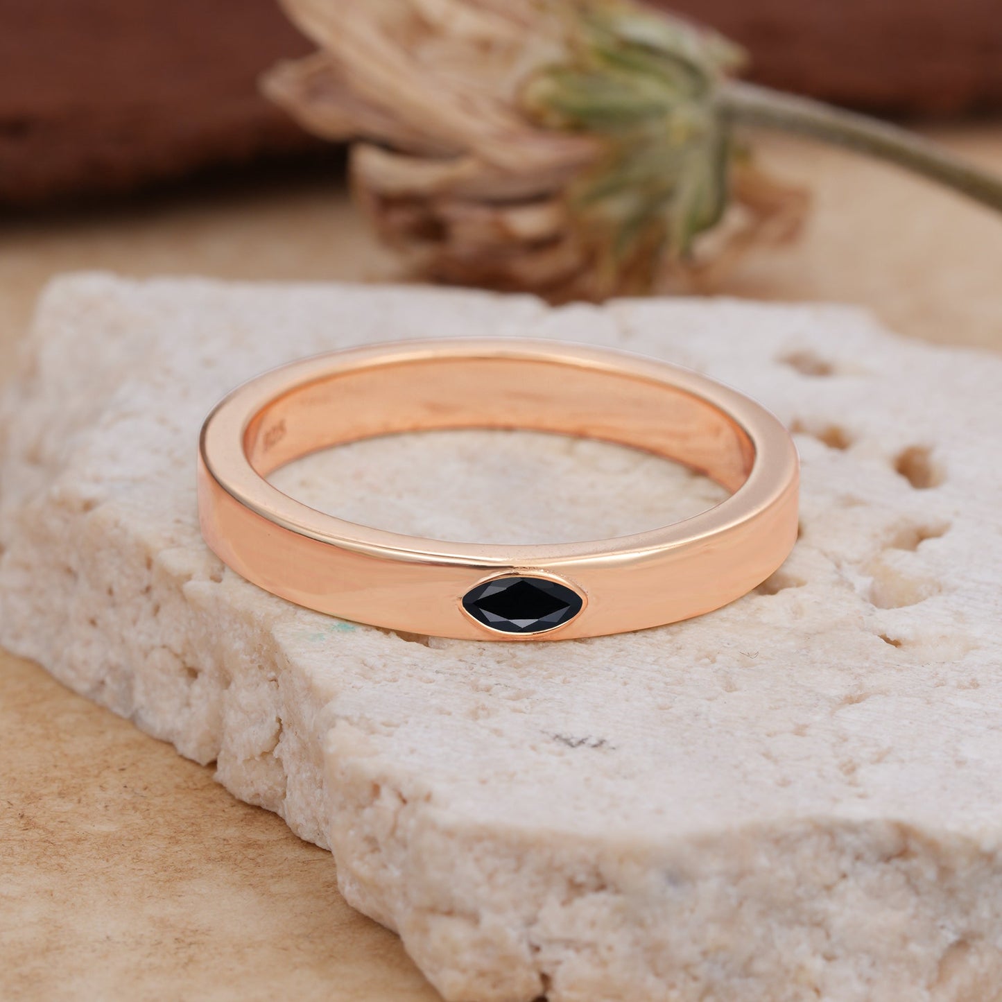 Iuxurious Oval Cut Black Onyx Wedding Band