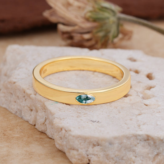 Iuxurious Oval Cut Moss Agate Wedding Band