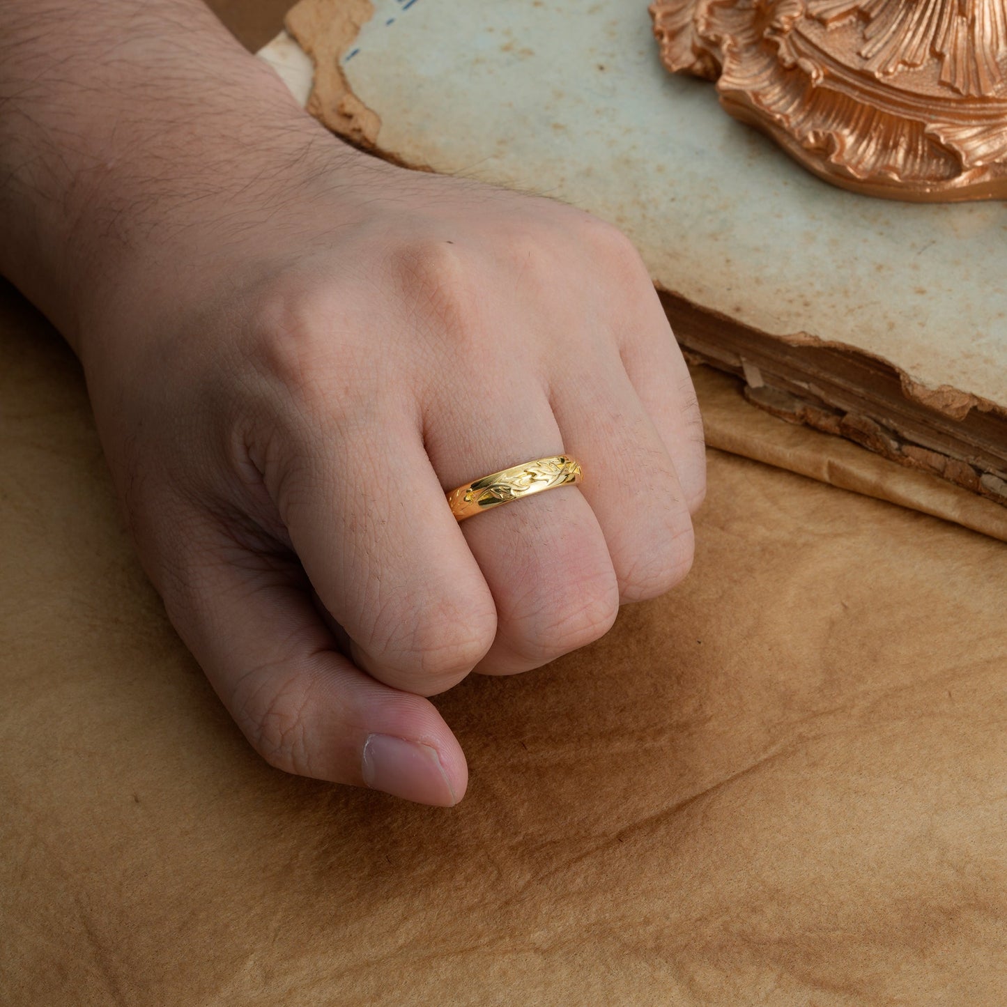 Vintage Leaf Engraved Men's Wedding Band