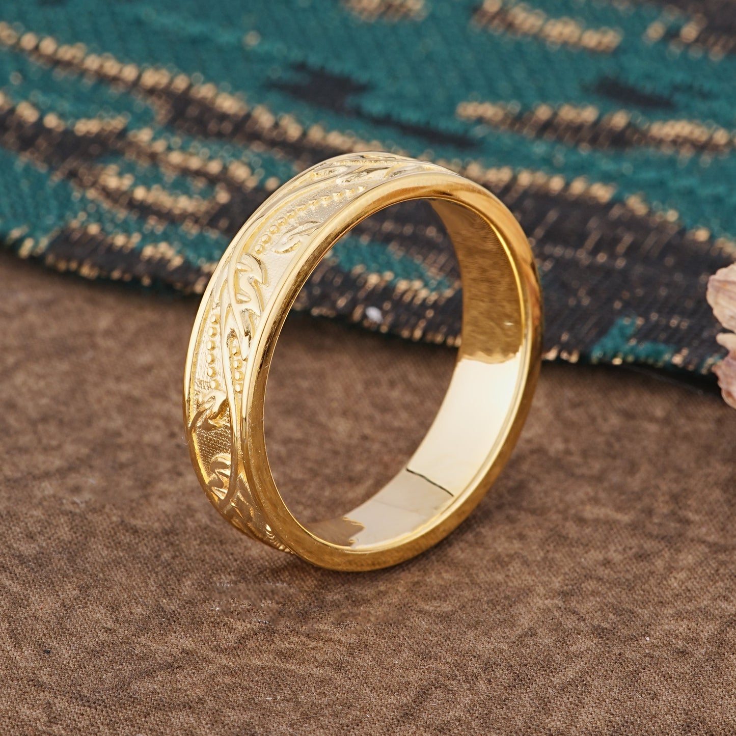 Vintage Vine Engraved Men's Wedding Band