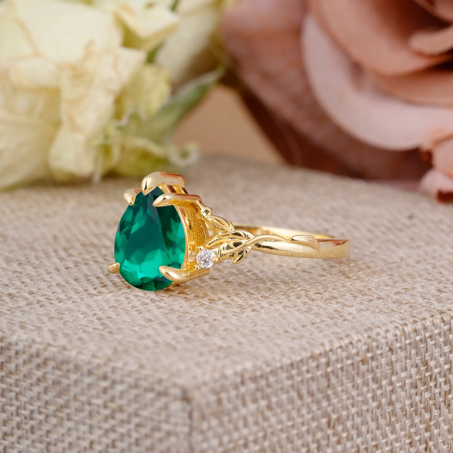 Elegant & Luxurious 5 prong Pear-Cut Emerald Wedding Band