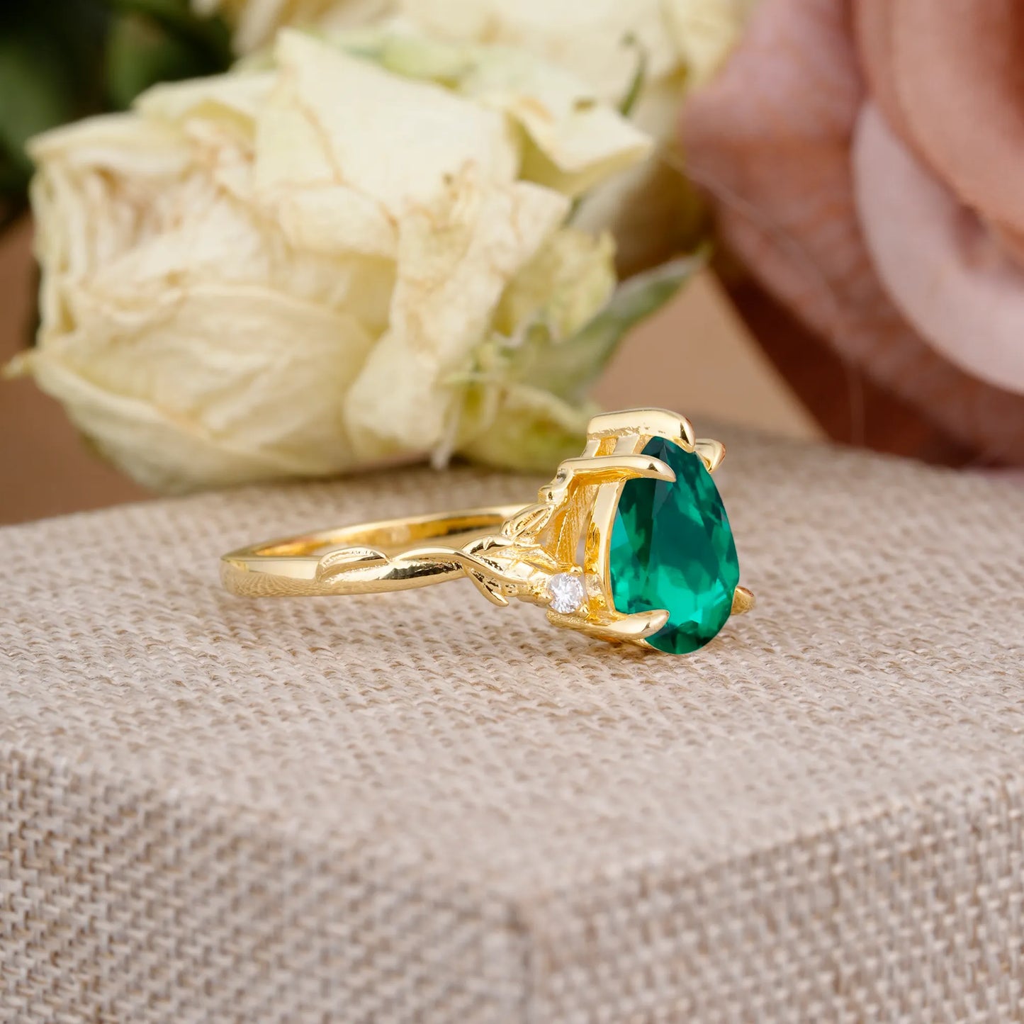 Elegant & Luxurious 5 prong Pear-Cut Emerald Wedding Band