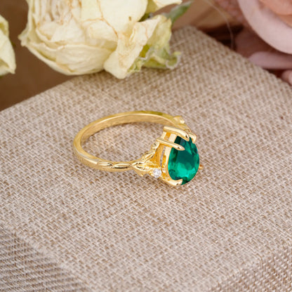 Elegant & Luxurious 5 prong Pear-Cut Emerald Wedding Band
