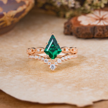 Luxury Vintage 6-Prong Kite-Cut Emerald Engagement Ring Set
