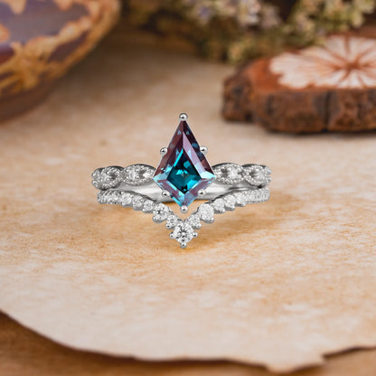 Luxury Vintage 6-Prong Kite-Cut Alexandrite Engagement Ring Set