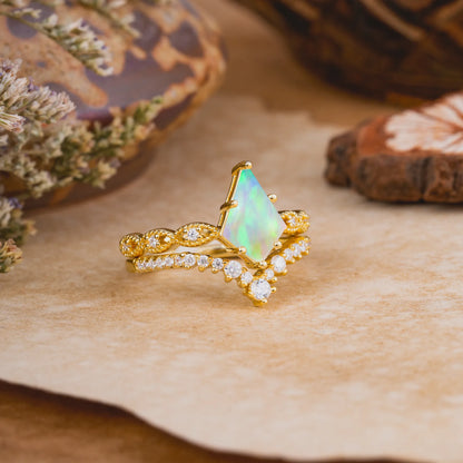Luxury Vintage 6-Prong Kite-Cut Natural Opal Engagement Ring Set