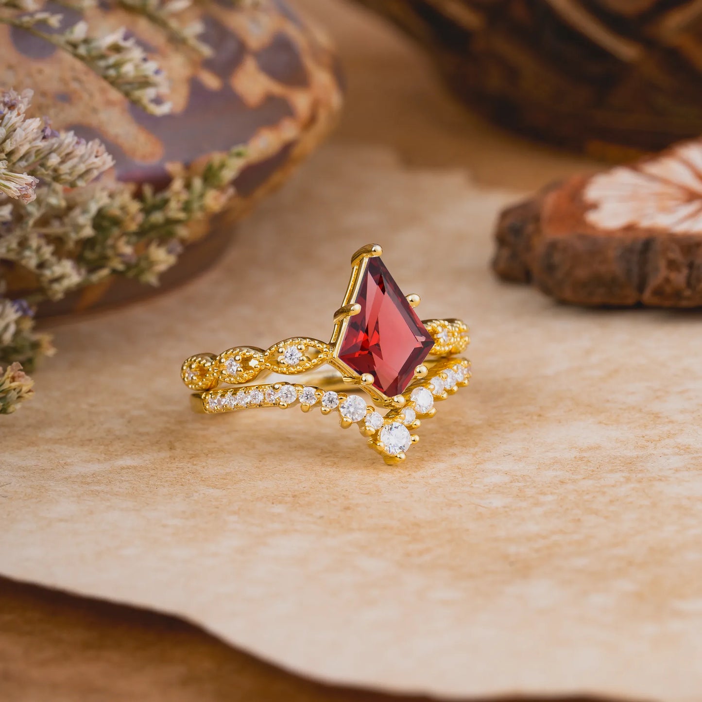 Luxury Vintage 6-Prong Kite-Cut Garnet Engagement Ring Set