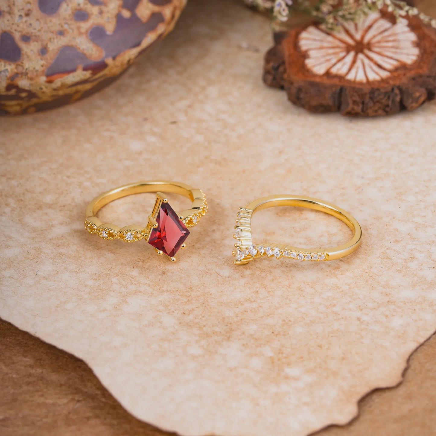 Luxury Vintage 6-Prong Kite-Cut Garnet Engagement Ring Set