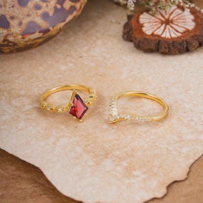 Luxury Vintage 6-Prong Kite-Cut Garnet Engagement Ring Set