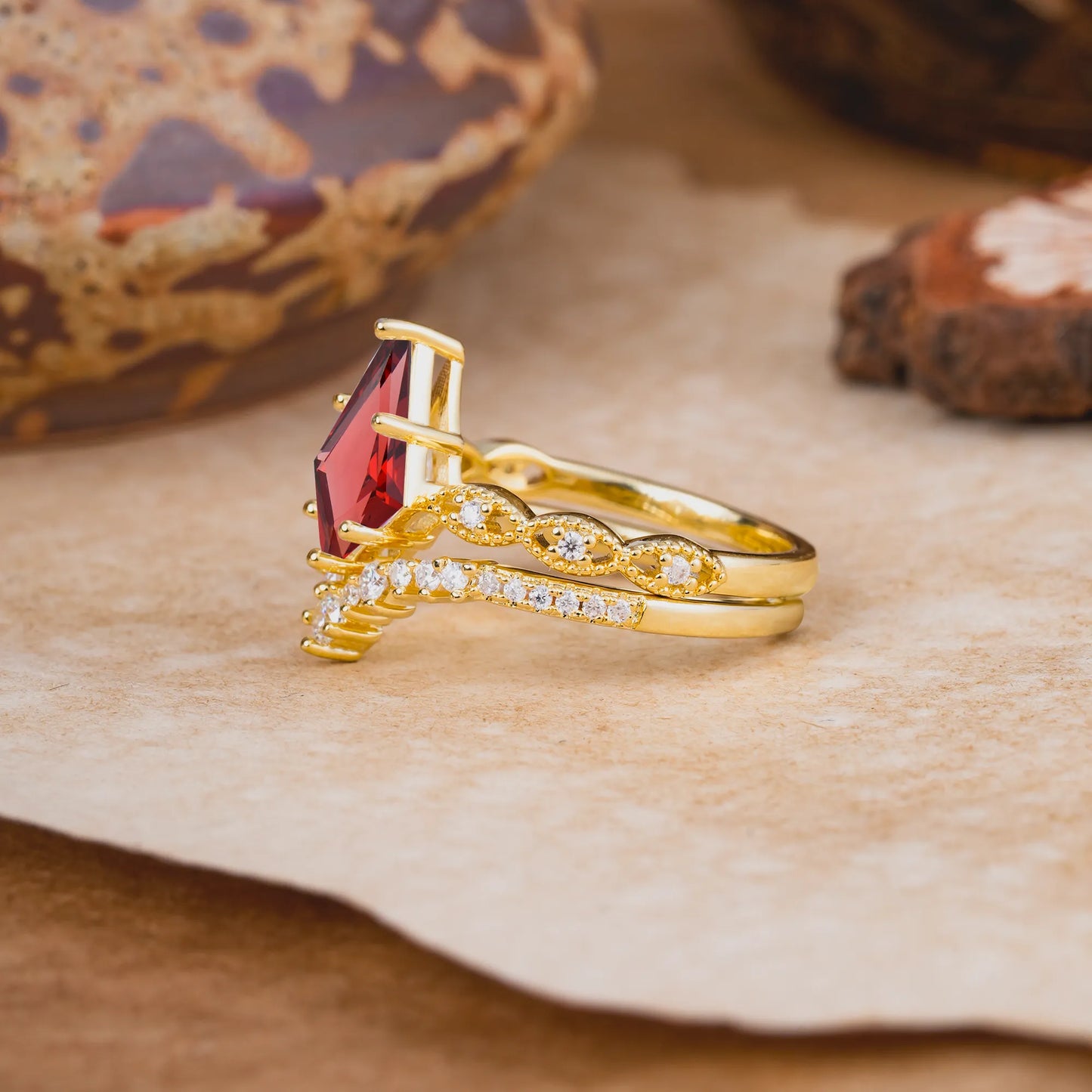 Luxury Vintage 6-Prong Kite-Cut Garnet Engagement Ring Set