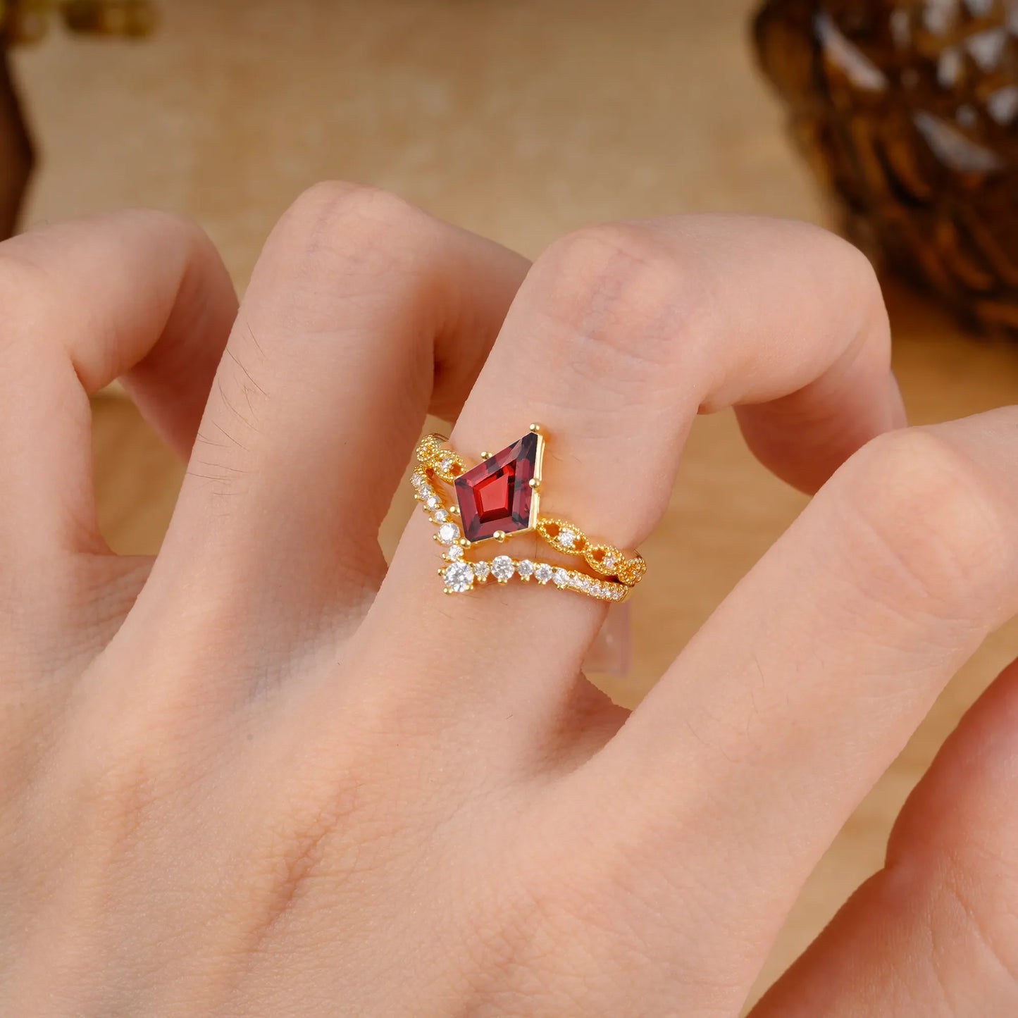Luxury Vintage 6-Prong Kite-Cut Garnet Engagement Ring Set